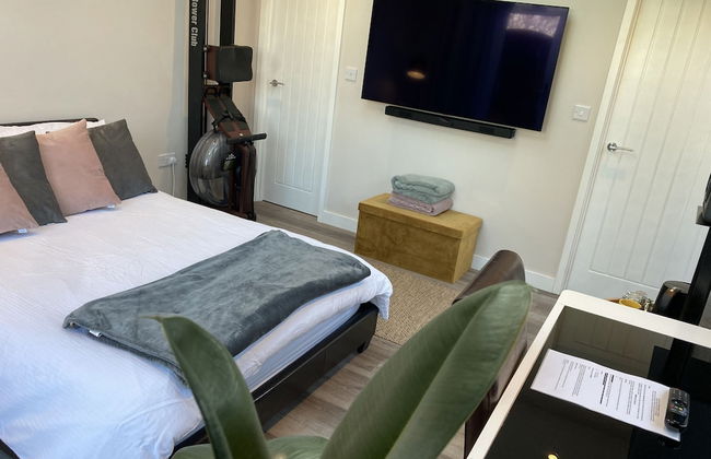 Contemporary Guest House With Outside Barrel Sauna - Foto 10