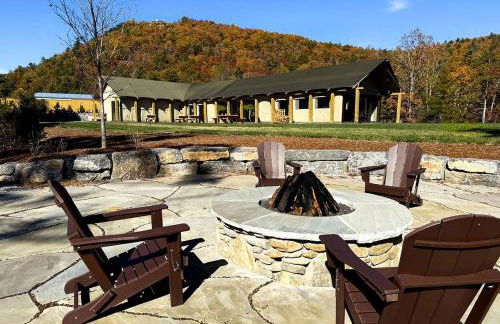 Secluded Glamping Tree Tent with Outdoor Soaking Tub & Private Pizza Oven Near Waterfalls, Zirconia, NC - Foto 26