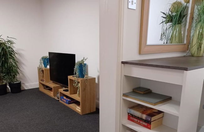 Black Door MALT-Huku Kwetu (Dunstable) - Foto 12