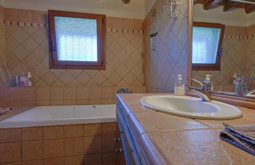 VILLA PEPONI Spacious Traditional Villa with Garden - BBQ & Private Parking - Photo 37