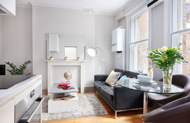 One Bed Serviced Apts near Oxford Street - Photo 9