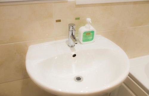 Lucky Home - Ideal for Trade, Consultants & Family - Near Alton Towers, 3 Bedrooms - 4 Beds - Max 5 Guests - Foto 25