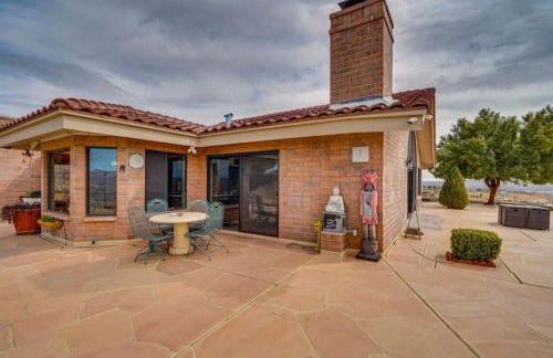 Views and Fire Pit Hilltop Retreat in Rio Rico! - Foto 26