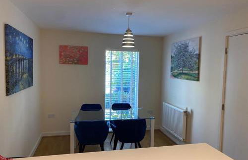 Homely & Warm Trumpington House w Parking, 5 mins drive to Bio Medical Campus, Addenbrooke's & Papworth hospitals - Foto 27