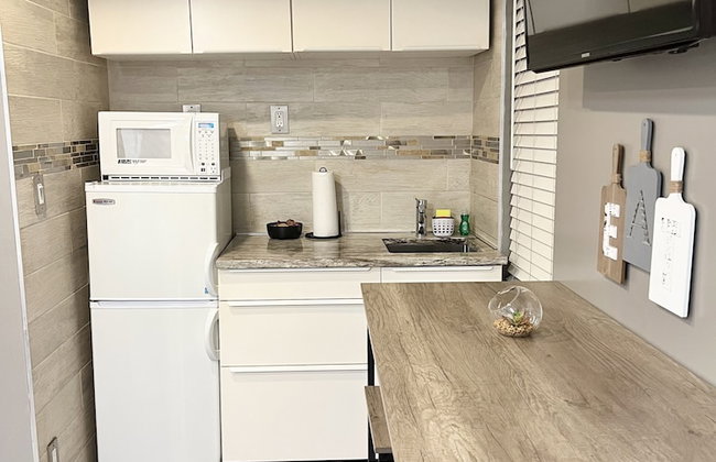 Miami Beach HomeStay - Photo 17