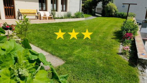 Gîte 295 Montagnes du Jura avec Spa et Sauna classé 3 étoiles - Foto 2, Garden, sunbed, Garden view, furniture