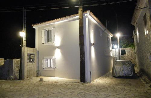 Vikou House - Nestled in One of Zakynthos Oldest Villages A Tranquil Retreat Close to Renowned Beaches Offering Authentic Zakynthian Hospitality By Villa Mana Gers - Foto 1