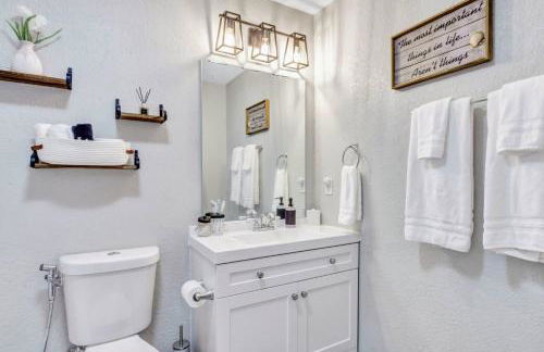 Jacuzzi & Pool House w/Game Room + Fire table - Foto 32