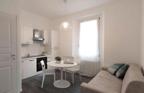 Maji Como Lake - Lake Como Historic Villa Apartments with Pool & Parking, 100m from Ferry & train - Foto 10