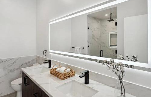 Modern 5-bedroom House FREE parking - Foto 15