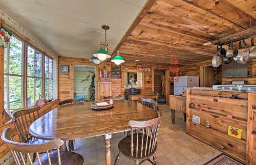 Cozy Cottage on Cat Cove with Wraparound Deck! - Foto 7