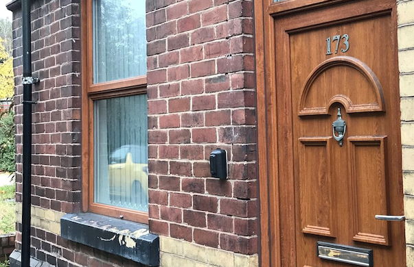 Central Wigan Welcoming Townhouse Sleeps up to 6 - Photo 21