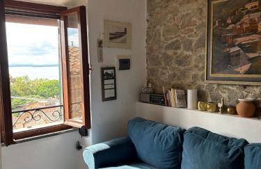 Castle Apartment with Lake View - Foto 14