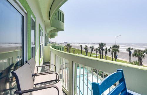 Walk to Galveston Beach Family Condo with Pool - Foto 22