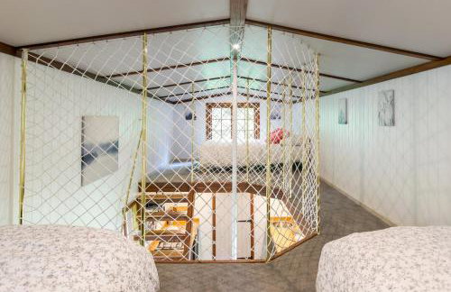 Extraordinary Huts Ltd - Photo 21