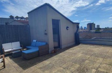 Spacious 3 Bed Duplex Private Rooftop 3min Victoria Park & Canal 2 Playgrounds - Foto 18