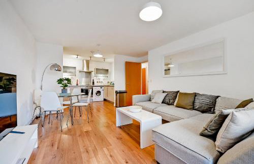 The Vizion serviced apartments from Pincott Properties - free parking, private balcony, and WiFi - Photo 7