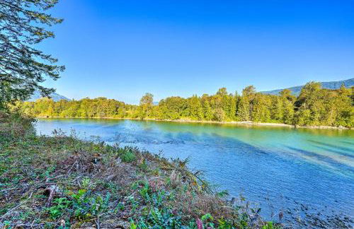 Dreamy Riverside Cabin with Fireplace and Grill - Foto 27