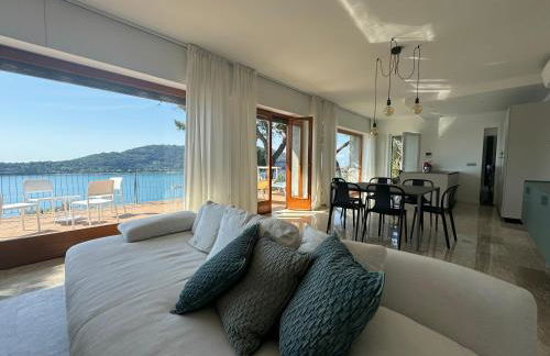 Modern and Elegant apartment with a spacious sea view terrace overlooking Palmaria Island Bright designer interiors Fully equipped Up to 6 guests Private parking Aircon All the comforts for a perfect stay - Foto 41