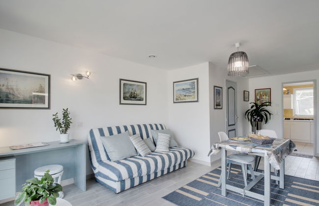 Apartment in La Richardais with garden - Photo 4