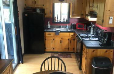 Mountain-top Cabin Get-away with Hot tub and a View - Foto 26