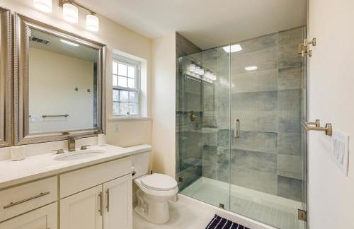 Walk to Keansburg Beach! Family Home with Pool - Foto 18