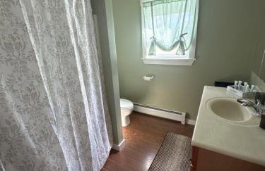 Private 2 Bedroom Lofted Garage Getaway - Foto 31