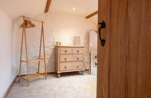 The Coach House - Beautiful Home in Cheltenham! - Photo 15