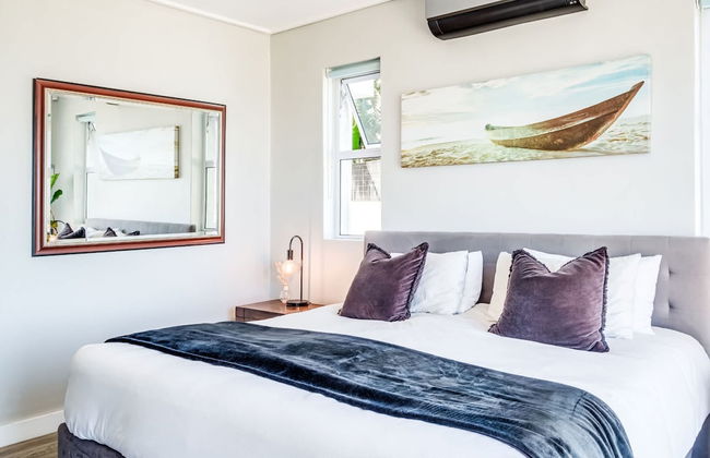 Camps Bay Holiday Apartment in Secure Complex With Private Pool and Parking Houghton Views - Foto 45