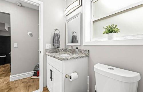 Luxury King Suite - Newly Renovated in Mt. Clemens - Foto 11