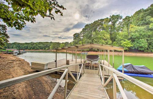 Townville Lakefront Cottage with Private Dock! - Foto 38
