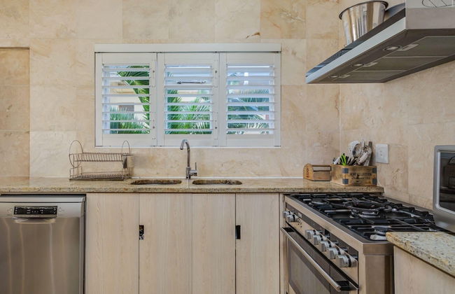 Beach-style Camps Bay Home w Pool Garden Barbados - Photo 34