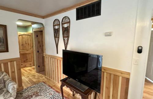 BoDekes N Tacoma Landing with HOT TUB near University - Foto 15