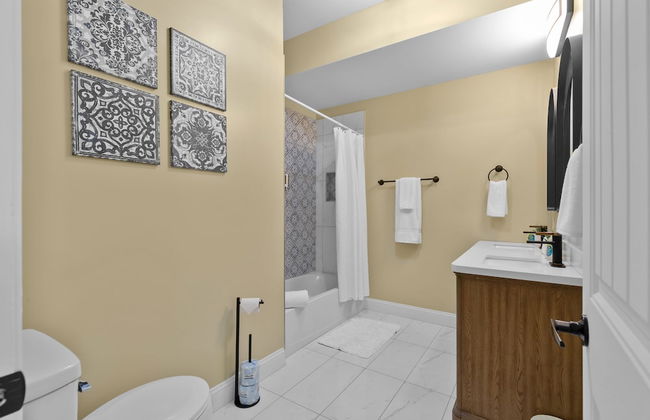 Red Brick Hideaway | JZ Vacation Rentals - Photo 21