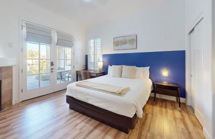 LV007 Downstairs LV Studio in a Quiet Location - Photo 1