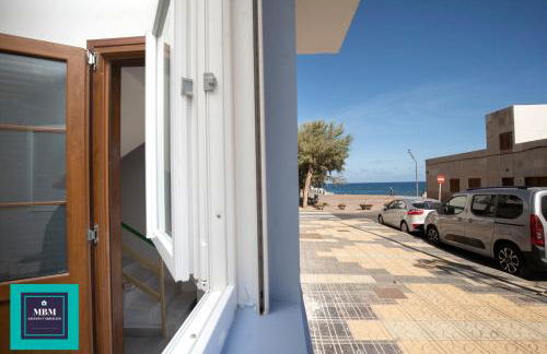 Mara 2 Playa del Burrero junto al mar, wifi gratis - Foto 13