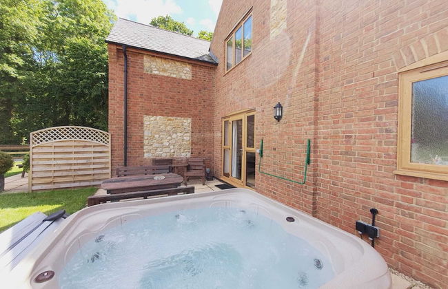 The Victorian Barn self catering holidays with pool & hot tubs - Photo 33