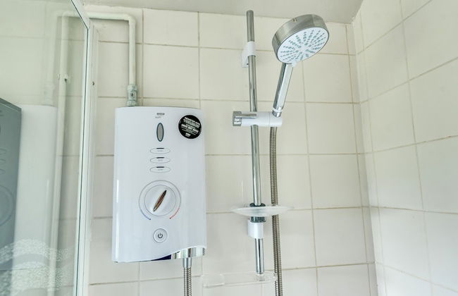 Cheerfull 3-bedroom Home With Parking Garden - Foto 14