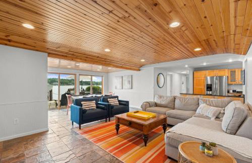 Cozy Pet-Friendly Condo l Pool l Dock l Walk to Parks - Foto 15