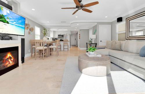 Beach Escape with Patio! 2 Min Walk to Sand & Surf - Foto 44