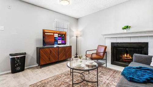 Upscale 1BR with Pool, Gym, and Modern Touches - Foto 3