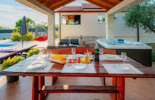 Villa Lorema-pet friendly on 5000 sqm garden,pool, jacuzzi, billiard&PS5 - Foto 7