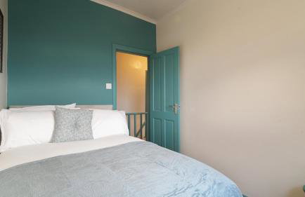 Treeton - Brand New 3 Bed House, FREE Parking & Great for Groups - Hosted by Stay Host Save - Photo 15