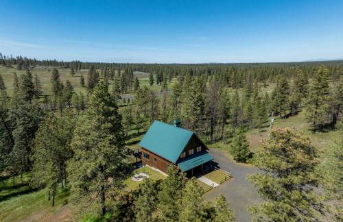 Spacious Rustic Cabin Rental with a Hot Tub in Cheney, Washington - Foto 34