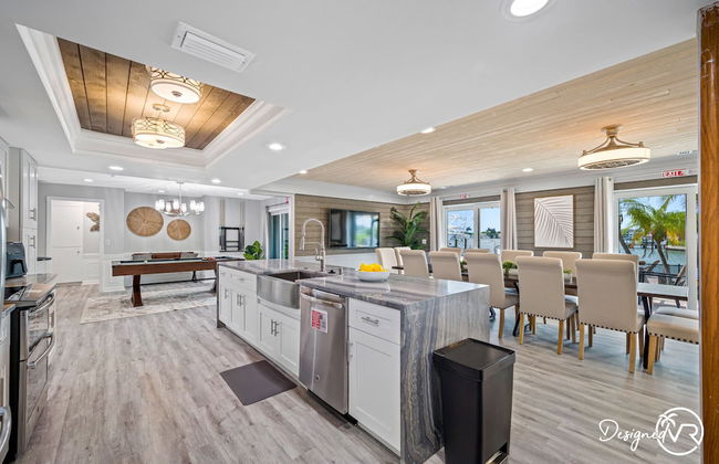 Chic 8BR with Heated Pool & Waterview - Photo 17