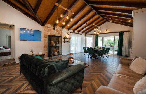 Luxury Villa Nature with heated private pool, sauna & fire pit, a short walk to the beach - Photo 47