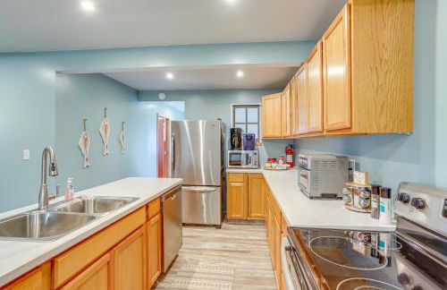 Walk to Beach Home with Pool in Vermilion - Foto 11