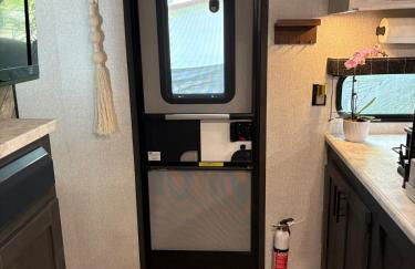 Modern Luxury RV Retreat, Your Cozy Tiny Home - Foto 27