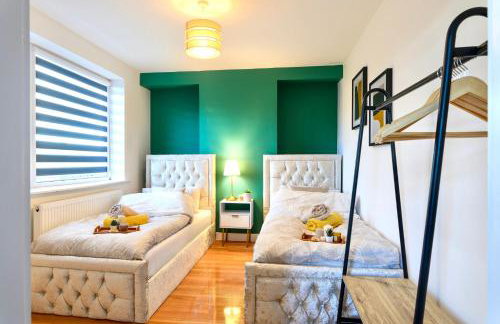 A Luxurious Home with Hot Tub and Man Cave! 9ppl - Foto 18