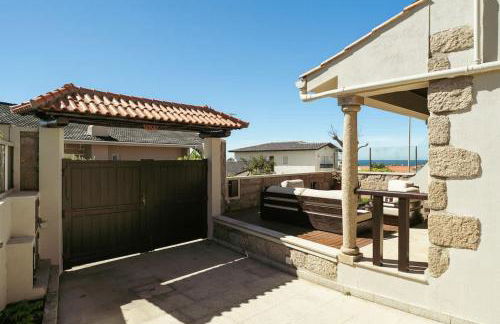 Beach Villa with Jacuzzi & Garage by HostWise - Foto 36